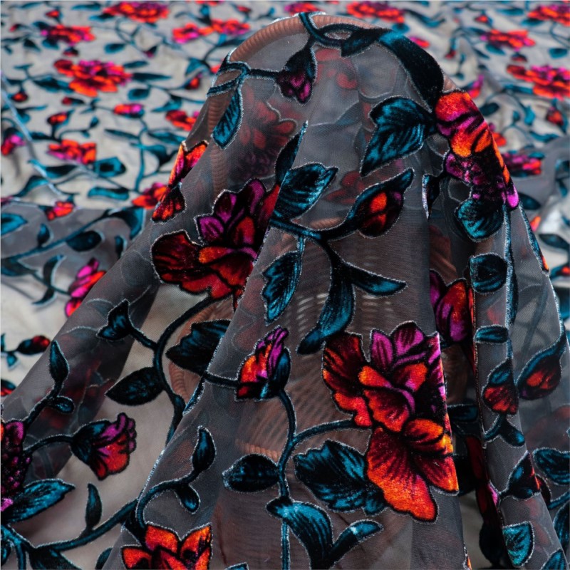 Velvet Fabric Embroidery - Gewebtes, fleckiges und verbranntes Stoff-Nachthemd aus