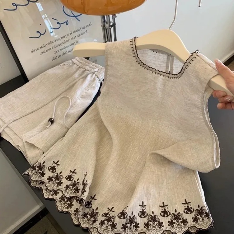 Einfacher alter Geldstil aus B – Embroidery Vest Bewertung und Preis