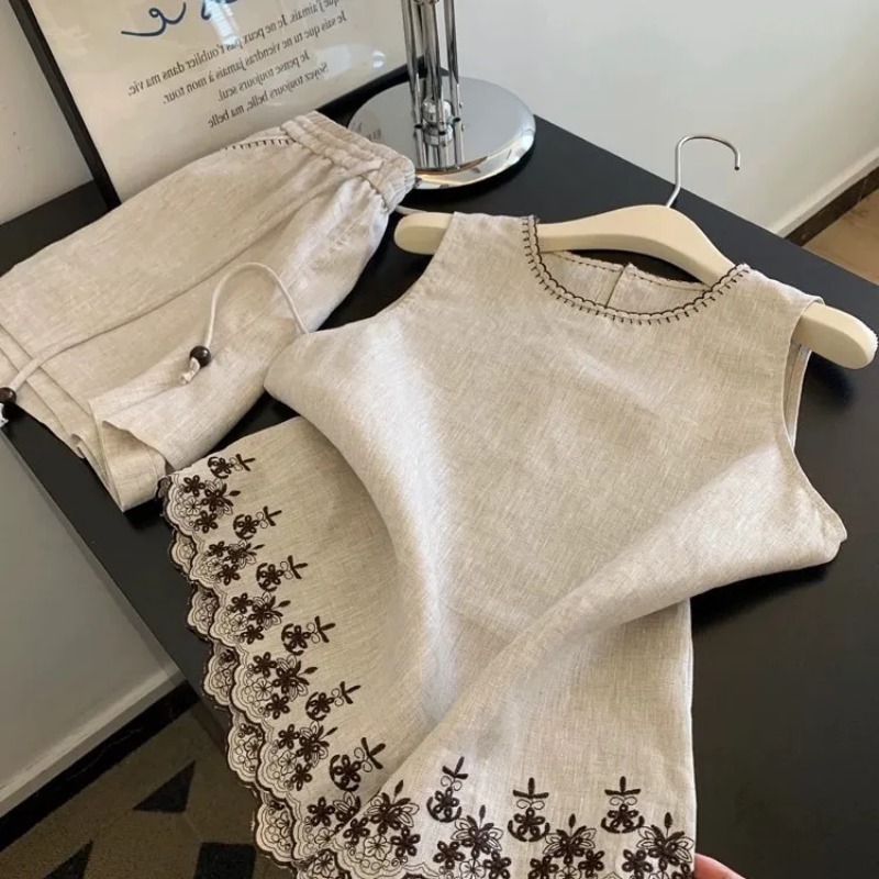 Einfacher alter Geldstil aus B – Embroidery Vest Bewertung und Preis