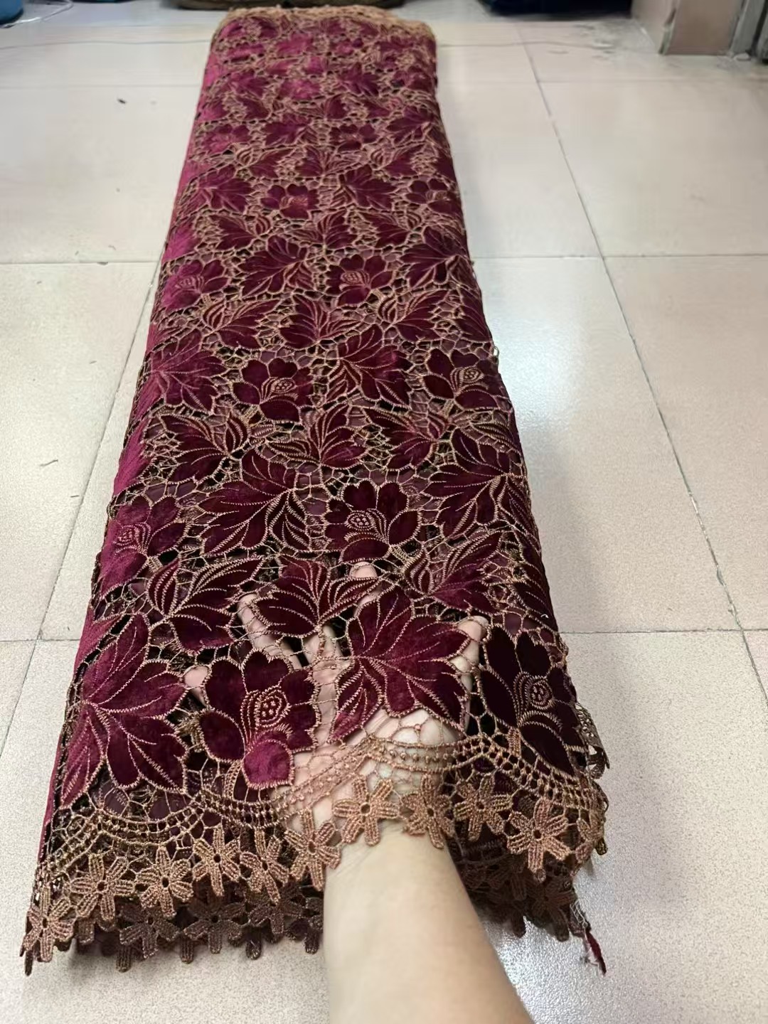 Afrikanischer Samt-Spitzenstof – Velvet Fabric Embroidery Bewertung und Preis