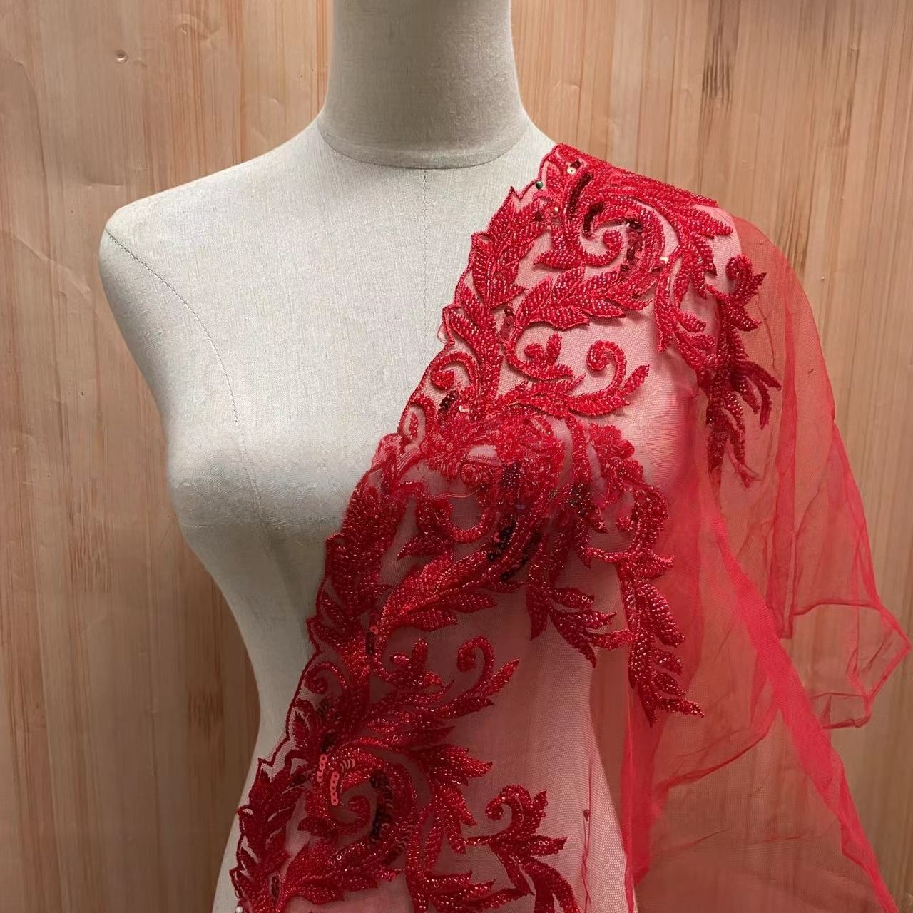 Perlenstickerei-Spitzenbesatz  – Embroidery Gradient Bewertung und Preis