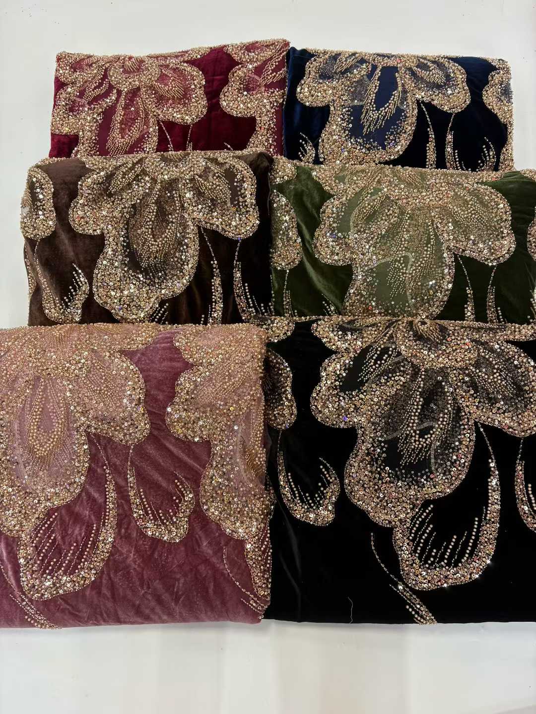 Afrikanischer Samt-Perlen-Schw – Velvet Fabric Embroidery Bewertung und Preis