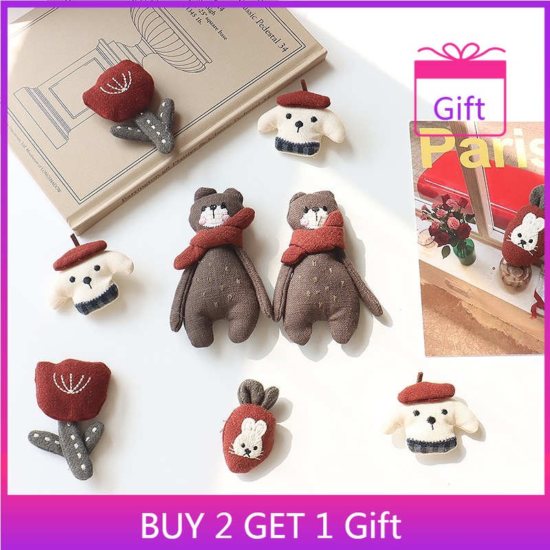 Hasen-Brosche, roter Schal, Bä – Embroidery Rabbit Bewertung und Preis