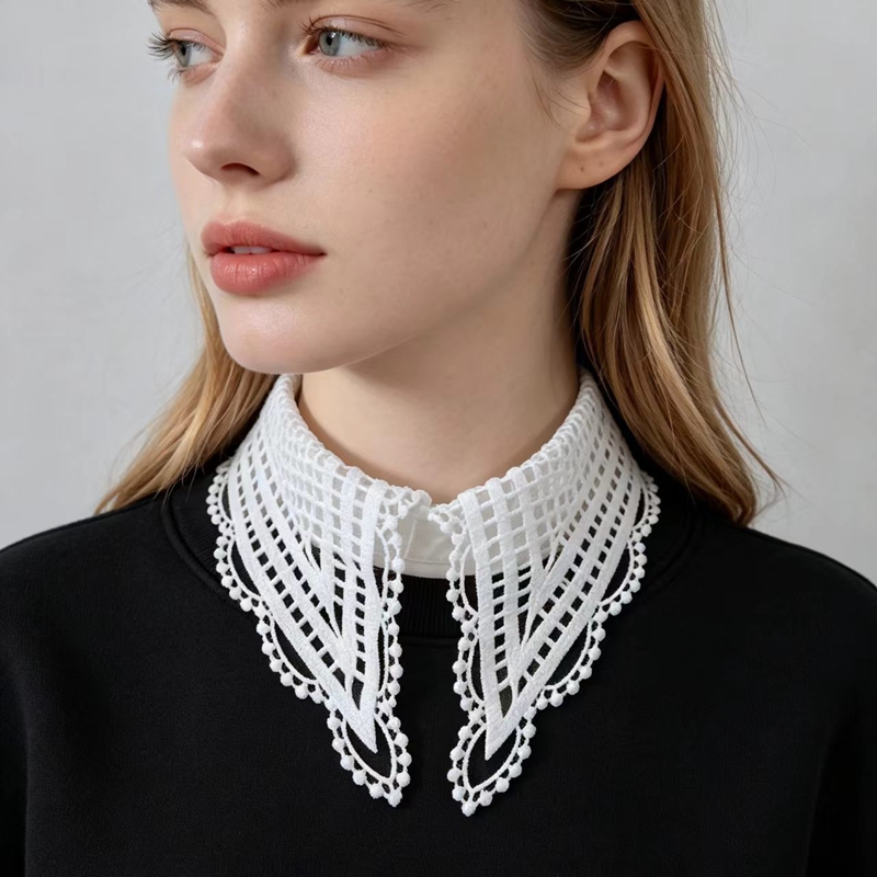 Damen Weißer Rüschen-Falsch-Kr – Embroidery Origin Bewertung und Preis